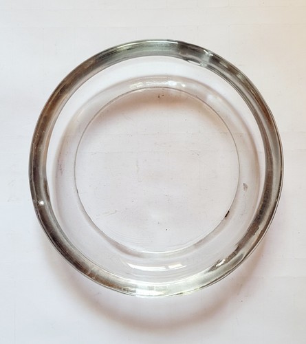 Clear glass round - round, ashtray